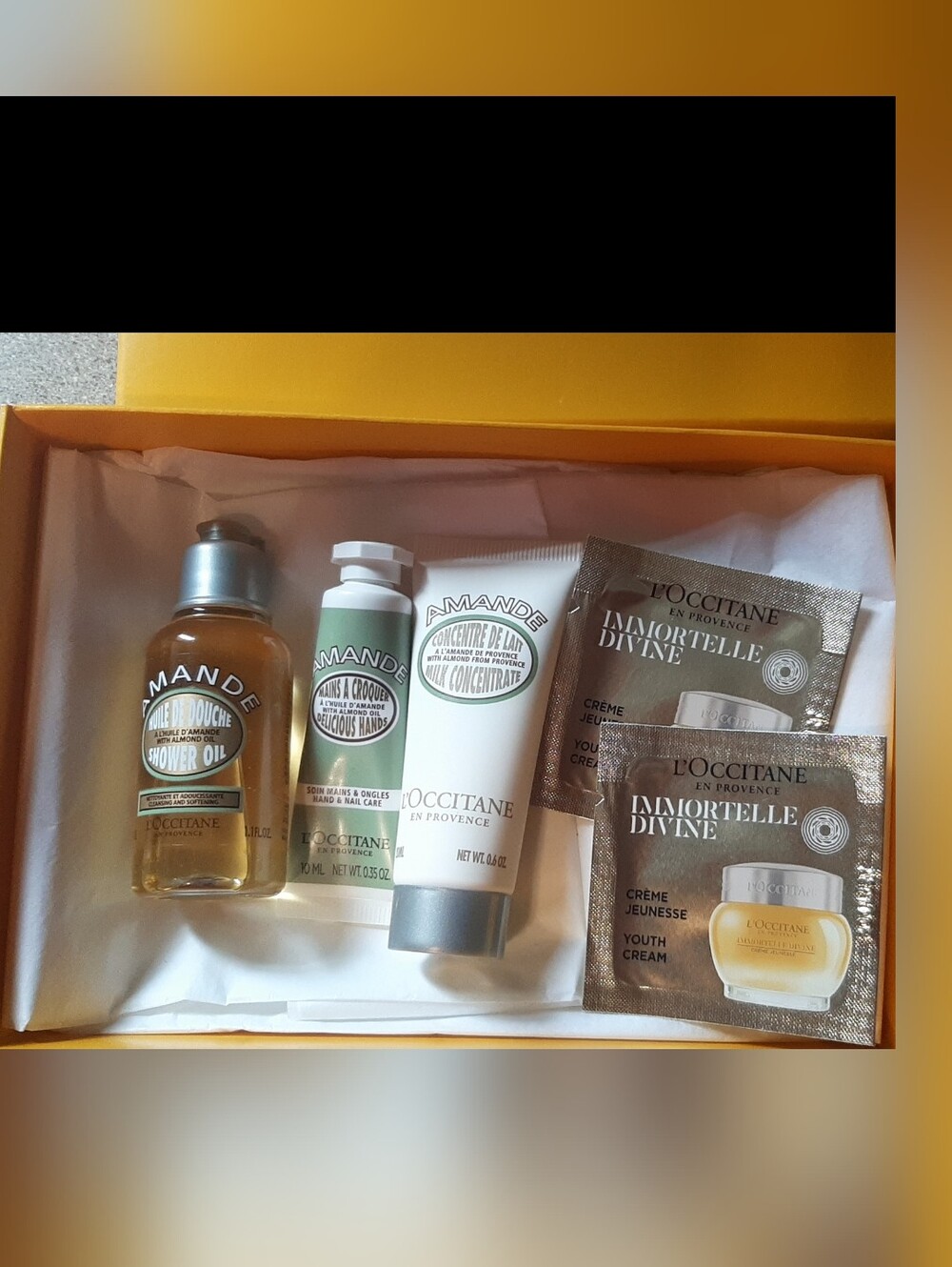 L'Occitane Almond & Immortelle Essential Gift Set